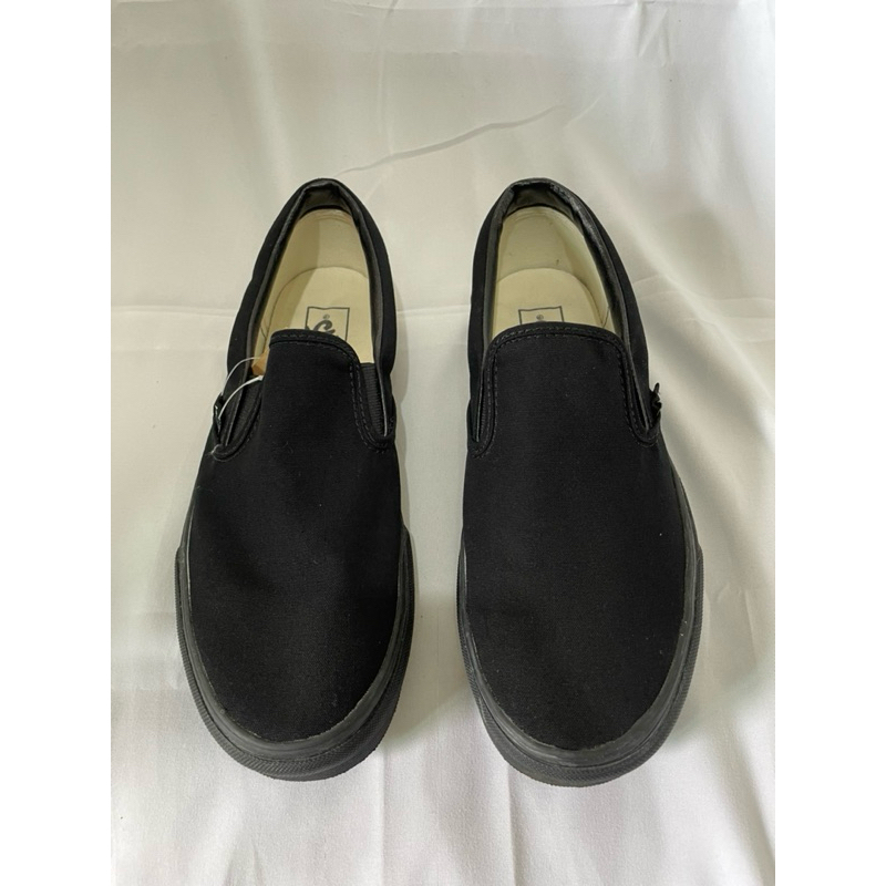 Womens all black hot sale slip on vans