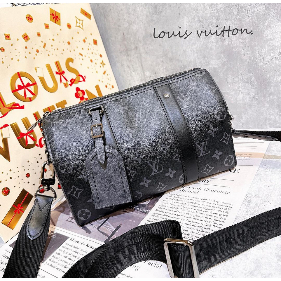 二手旗艦LOUIS VUITTON LV 黑灰色字紋拉鍊KEEPALL 27公分斜背包 二手旗艦LOUIS VUITTON LV 黑灰色字紋拉鍊KEEPALL 27公分斜背包