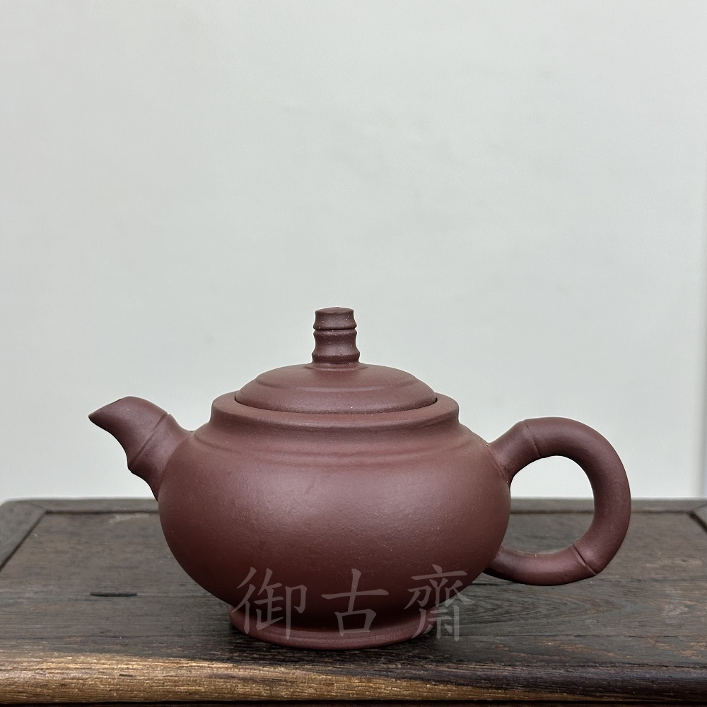悲鴻壺‧乳鼎】原礦清水泥刻繪紫砂茶壺– Cha-Tailor Tea Specialist