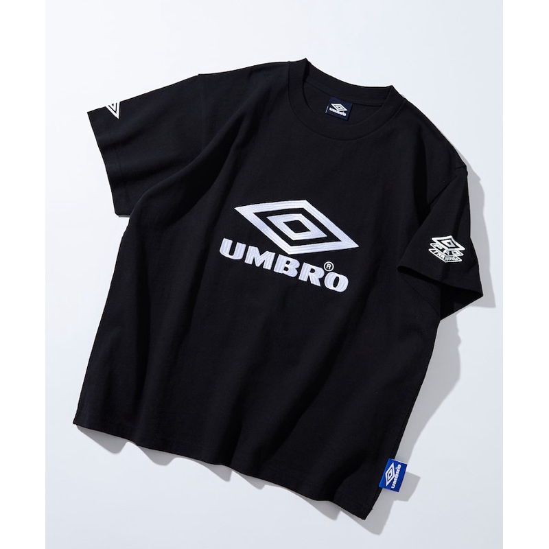 Tシャツ・カットソー UMBRO Essential Big Logo Short Sleeve T-Shirt Black UQ123CRS Umbro | HBX - Globally Curated Fashion and Lifestyle by