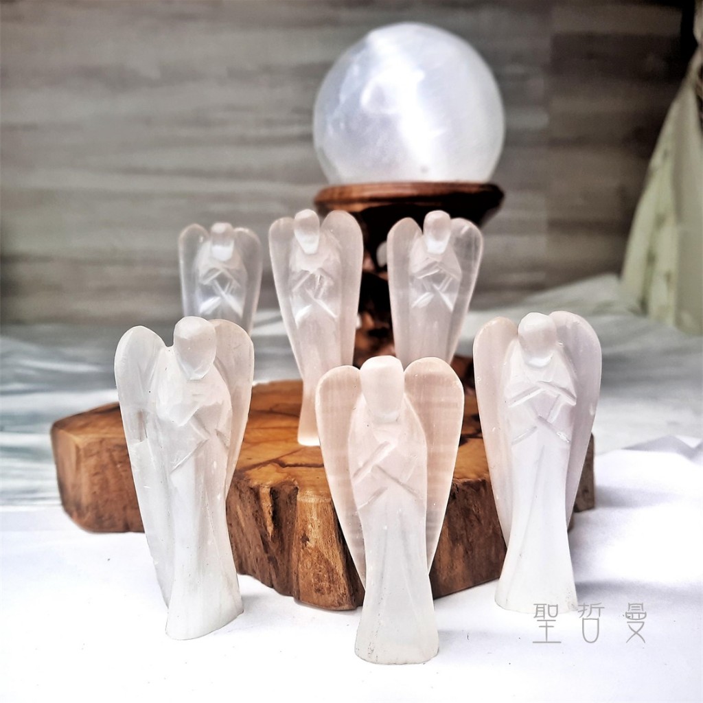 大きな！天然セレナイトエンジェル　セレナイト天使　透石膏の天使　彫り物　彫刻 大きな！天然セレナイトエンジェルセレナイト天使透石膏の天使