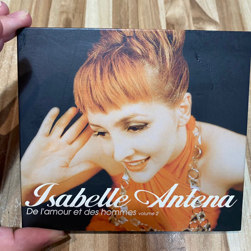 喃喃字旅二手CD 《Isabelle ANTENA-DE L'AMOUR ET DES HOMMES Vol.2紙