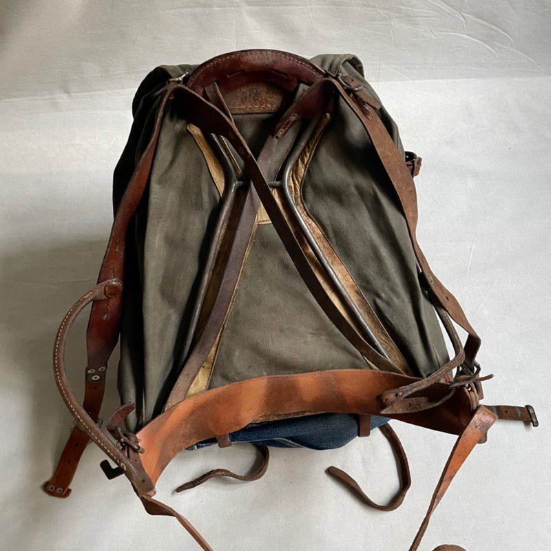 瑞典公發 Swedish Army M39 OG Rucksack 厚磅帆布 皮革背帶 鐵製支撐架 軍用後背包 古著 | 蝦皮購物