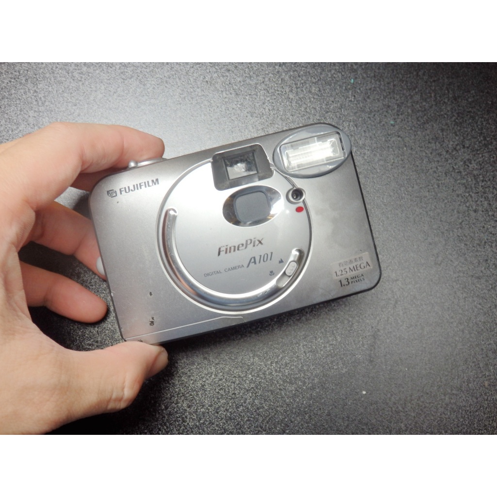 老數位相機>> FUJIFILM FINEPIX A101 (AA電池/ CCD / 130萬像素 老數位相機>> FUJIFILM FINEPIX A101 (AA電池/ CCD / 130萬像素