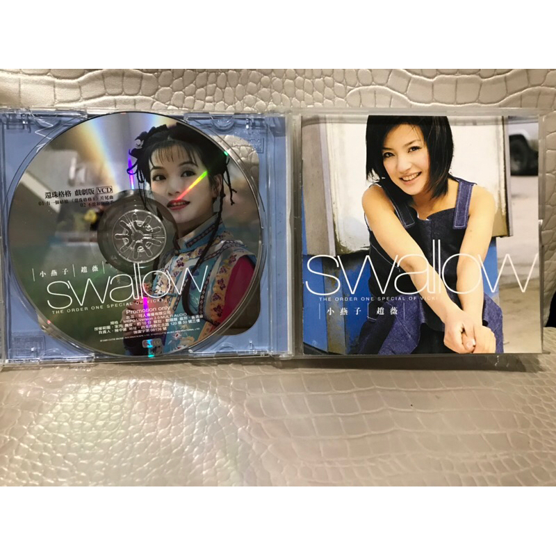 彩緁二手店趙薇〔小燕子SWALLOW〕趙薇同名專輯CD+VCD片美+歌詞保證讀取