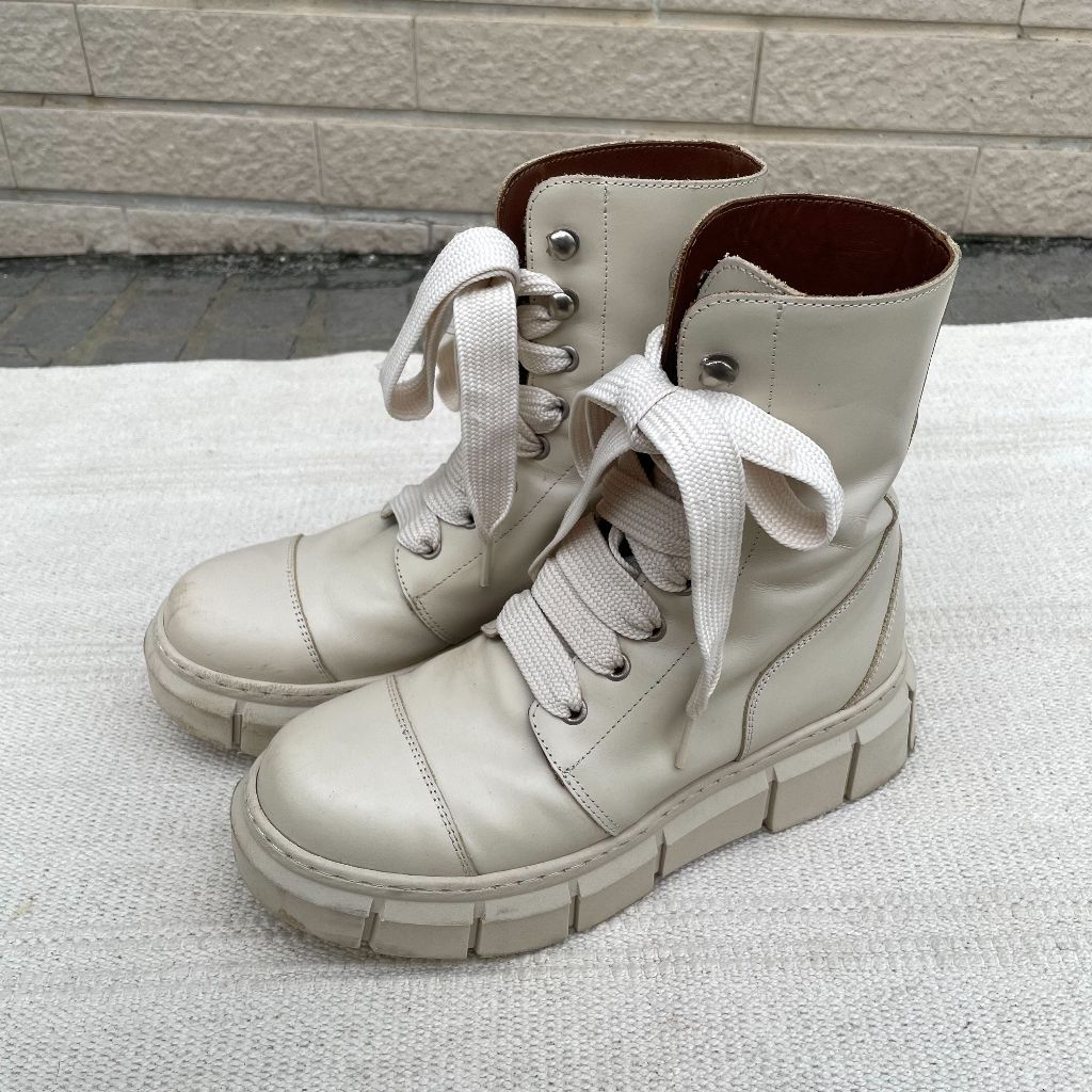 ALOHAS Can Can Beige Leather Combat Boots