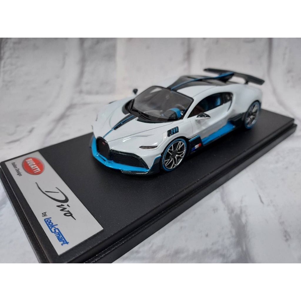 1:43 Looksmart Bugatti Divo 2018 Quartz White Glossy LS497B