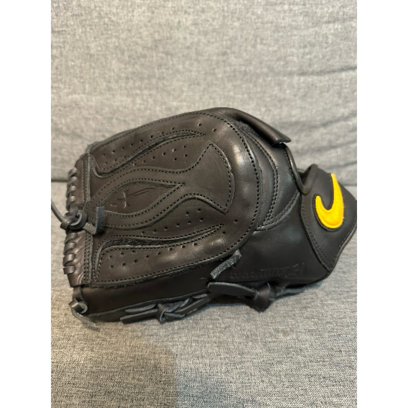 NIKE 反手少年用投手手套岩隈久志model | 蝦皮購物