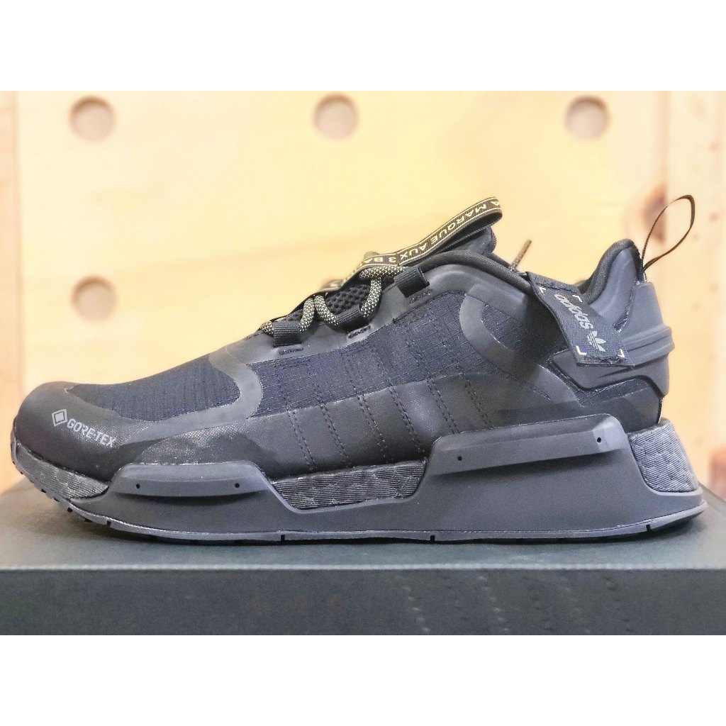 Adidas nmd kjarkas hotsell gore tex jacket 65