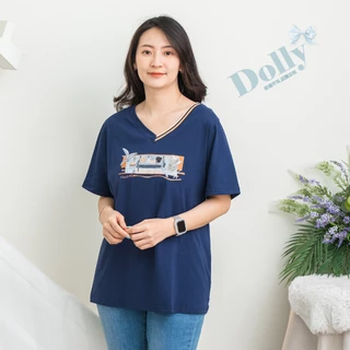 Dolly多莉大碼專賣店 台灣現貨  大尺碼深藍色v領單邊羅紋童趣印花T恤 055
