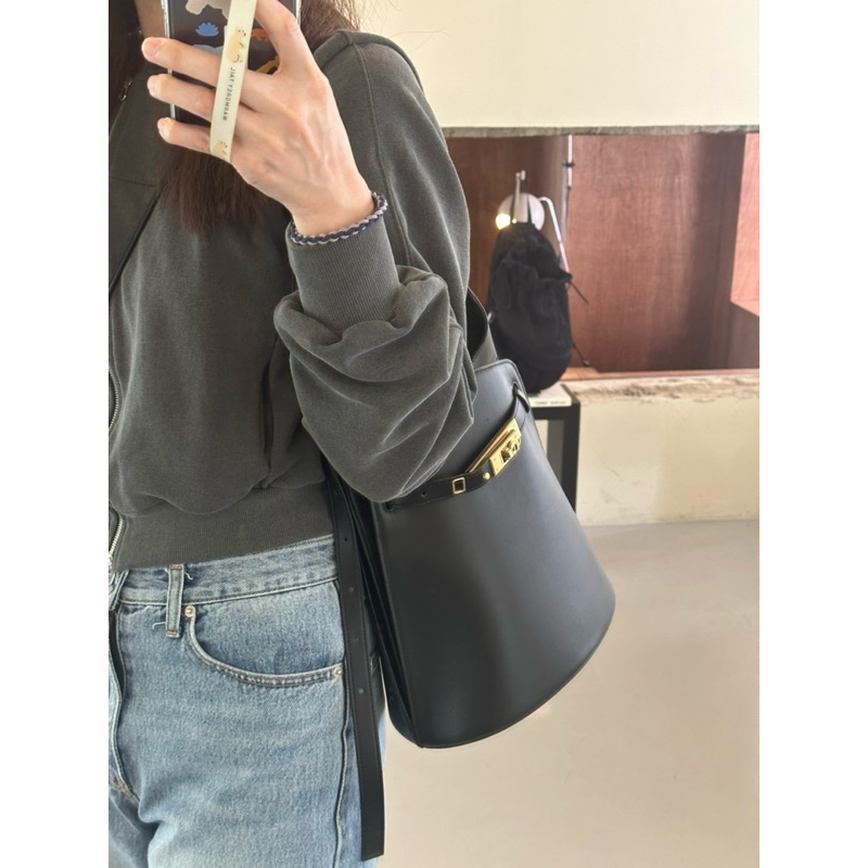 韓國🇰🇷代購archivepke Clip bucket bag 黑/咖| 蝦皮購物
