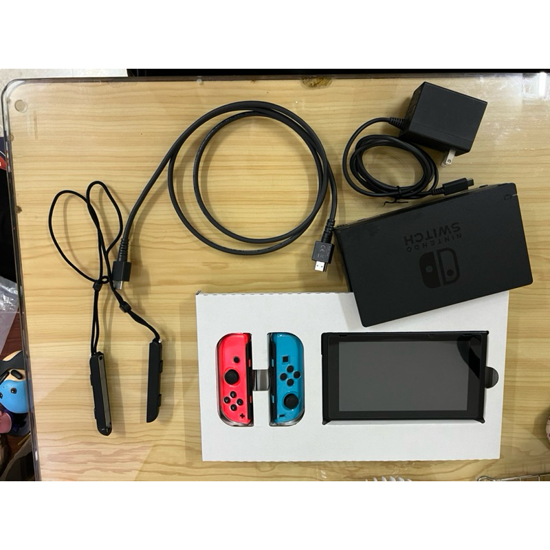 Nintendo 任天堂 Switch電光藍紅joy Con續航力加強版 二手） 蝦皮購物