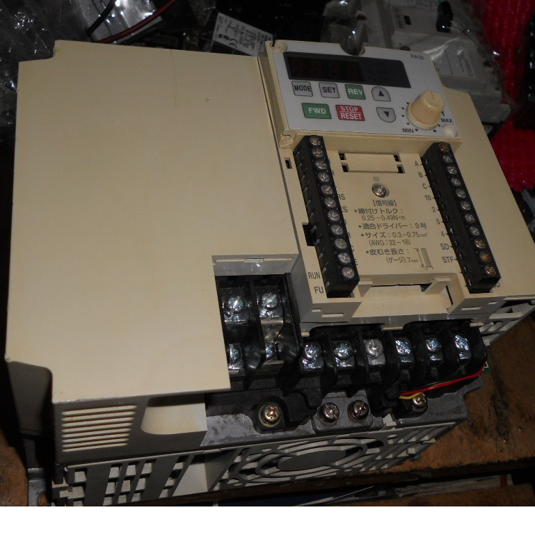 日本MITSUBISHI三菱變頻器FR-E520-3.7K 5HP 3相200-240V (缺上蓋 日本MITSUBISHI三菱變頻器FR-E520-3.7K 5HP 3相200-240V (缺上蓋