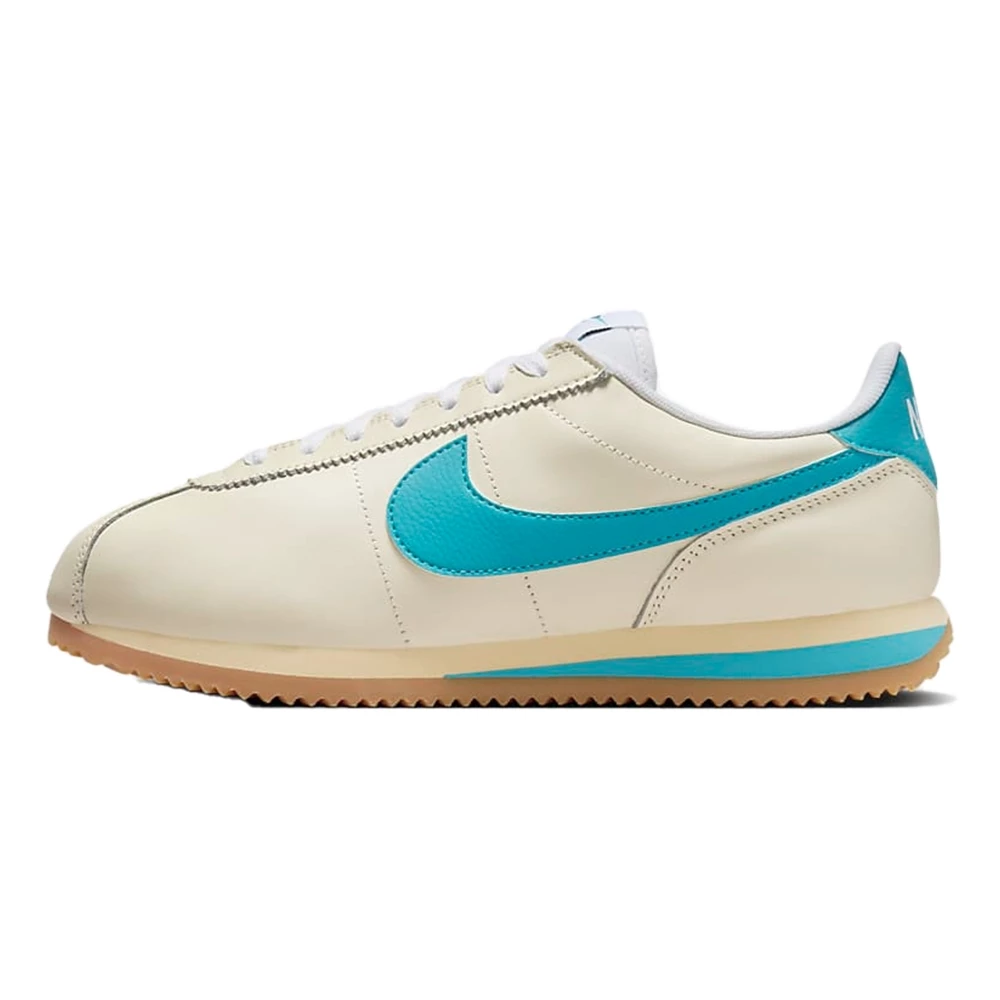 1972 年加州傳奇與椰奶星雲藍的復古浪漫:Nike Cortez (HF4268-113) 深度評測與穿搭指南