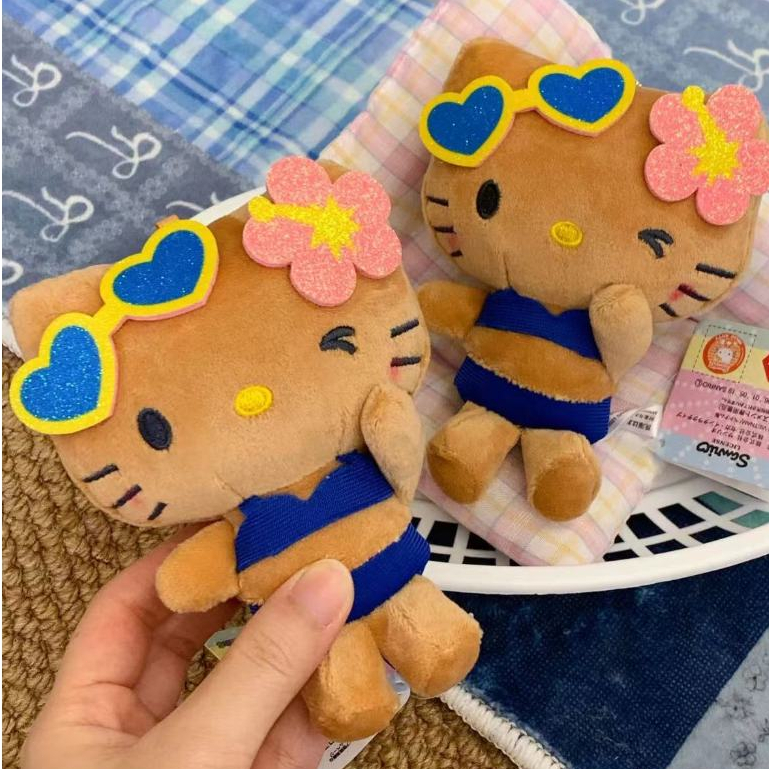 【關島限定】日本黑皮Hello Kitty曬黑kitty度假kitty公仔包包吊飾掛件書包裝飾 夏日好物 度假必備 禮物 | 蝦皮購物