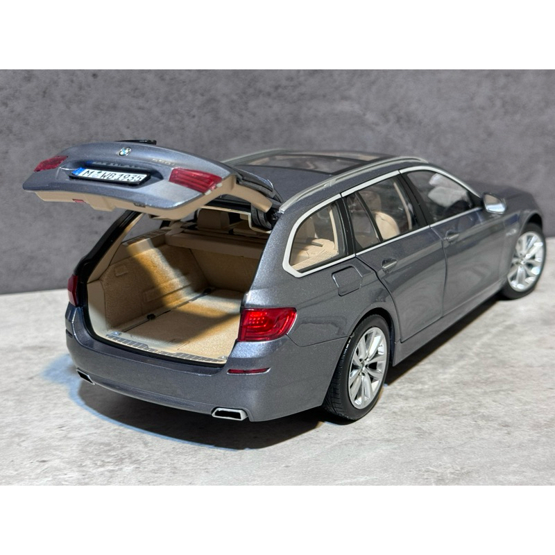 BMW原廠精品Norev製】 1/18 BMW F11 550i 鈦灰色1:18 模型車