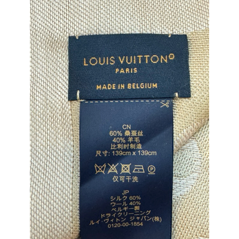 Logo lv 圍巾 奶茶 色 鏈條 LV新款羊絨圍巾 奶茶和黑灰二選一 羊絨真的太軟了吧 這次的羊絨我真的太愛了 依舊是秋冬大家最愛的兩個顏色