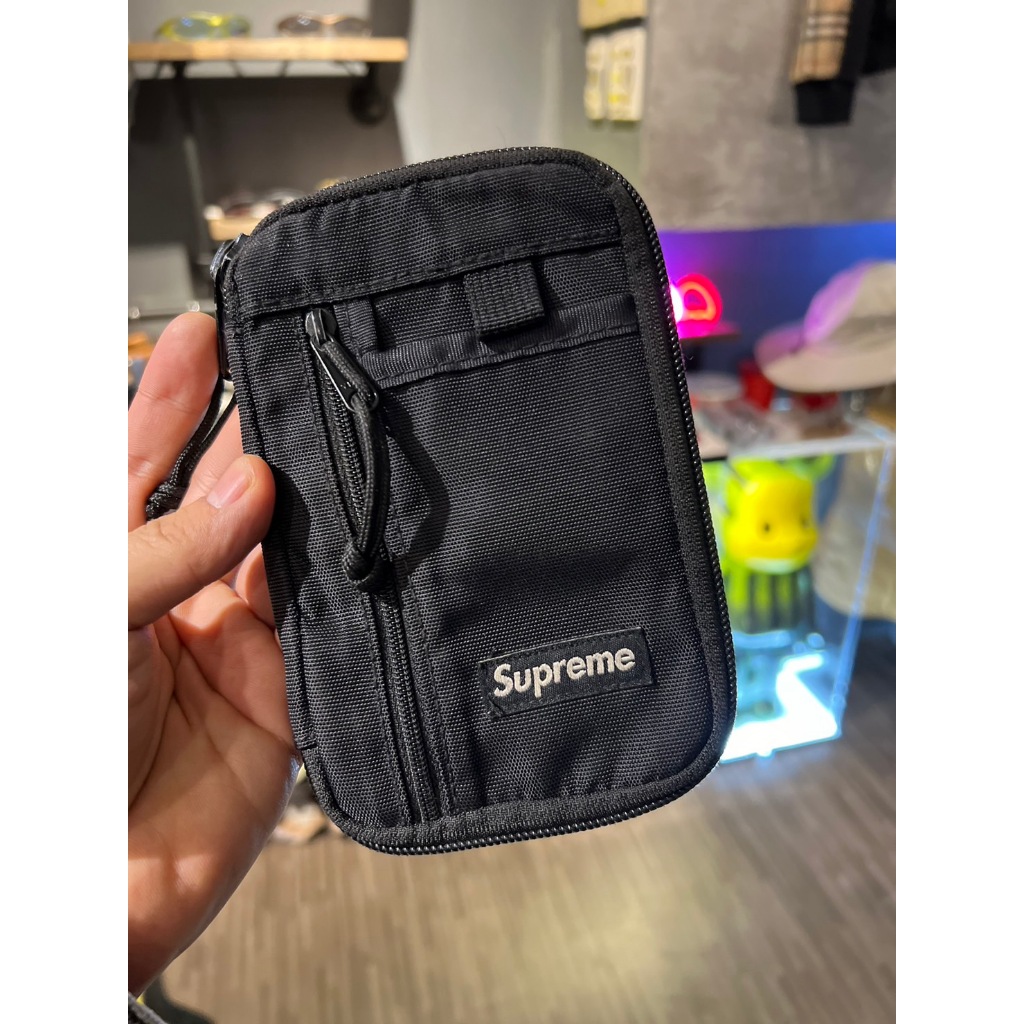 Small zip 2025 pouch supreme