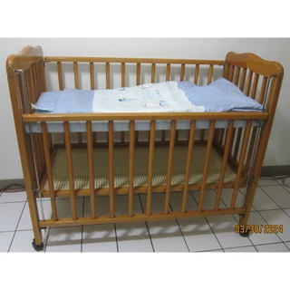原木嬰兒床 / 木床 / 折合床 (附被，枕) 自取