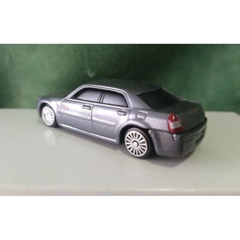 Maisto 2005 Chrysler 300C HEMI 特別版 Maisto Chrysler 300C Hemi Playerz Limousine Candy red