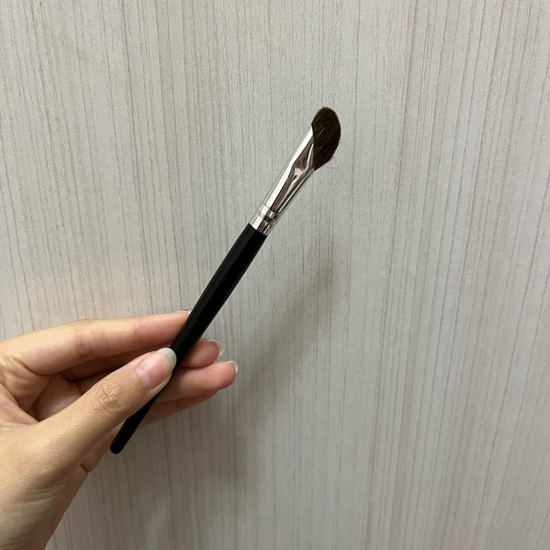 [二手]鐮刀鼻影刷 修容刷 化妝刷 | 蝦皮購物