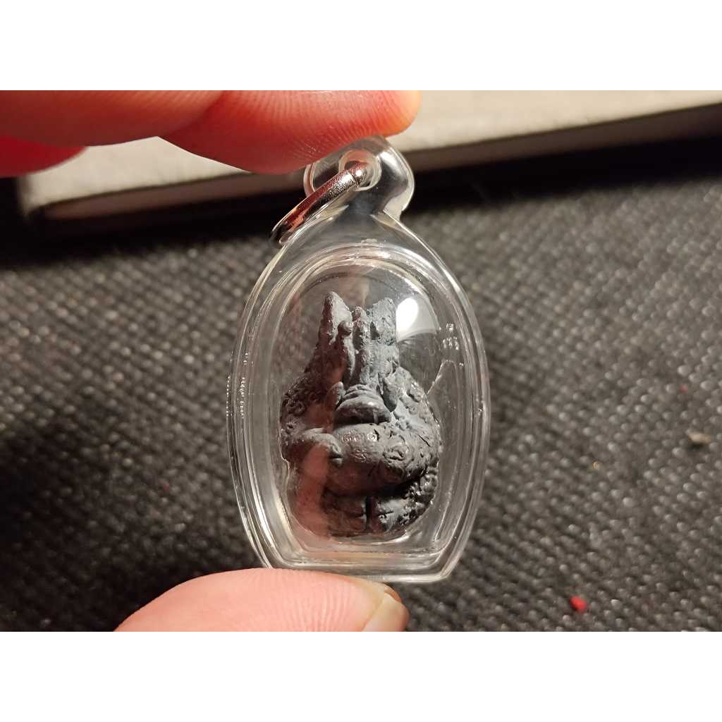 泰國佛牌~2557~山豬抱球~帕阿贊頌吉~BuengTaTa寺~獨立編號831~鉛版本(0722T) | 蝦皮購物