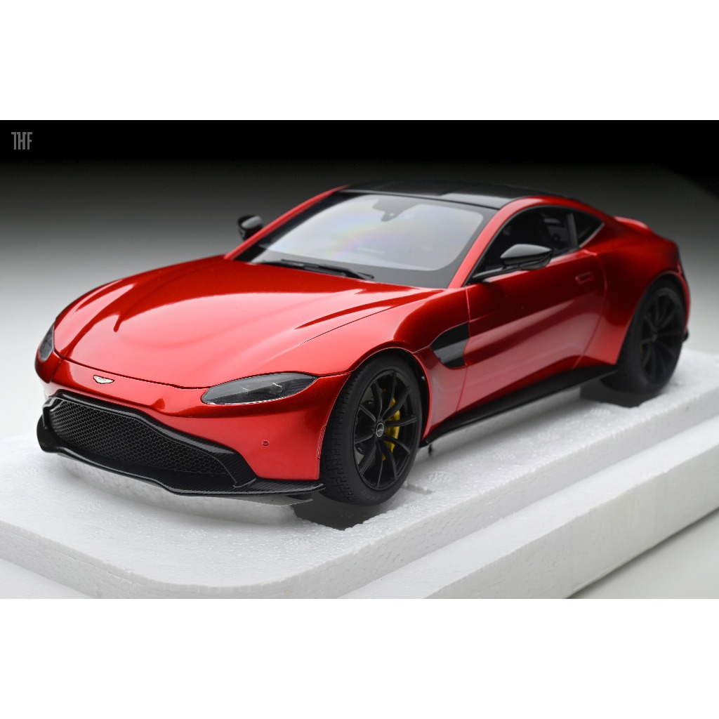 Xe mô hình aston martin vantage 2019 1:18 autoart (màu đỏ kim loại và