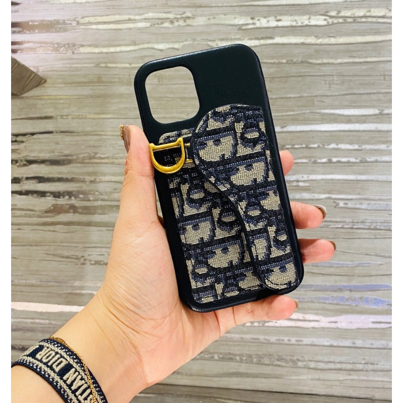 𝐂𝐚𝐬𝐞𝐬】Dior｜Saddle馬鞍包手機殼Iphone 15/14 Pro/Max 精品代購