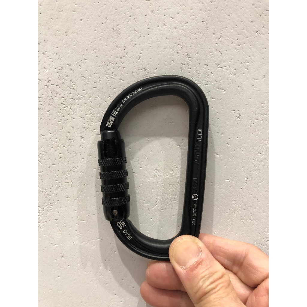（黑/銀）PETZL AM’D Triact D形鉤環三段自動鎖鉤環/攀岩/攀樹/垂降 | 蝦皮購物