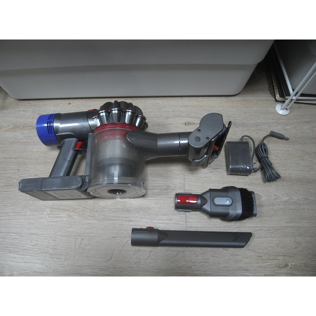 二手 dyson 戴森 Dyson V8 SV10 無線 手持式 吸塵器 | 蝦皮購物