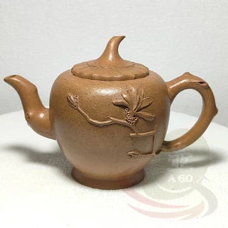 中国古美術・原鉱紫泥喜上眉梢紫砂壺・底款：汪寅仙・紫砂壺・急須・茶壺・茶道具 中国古美術・原鉱紫泥喜上眉梢紫砂壺・底款：汪寅仙・紫砂壺・急須