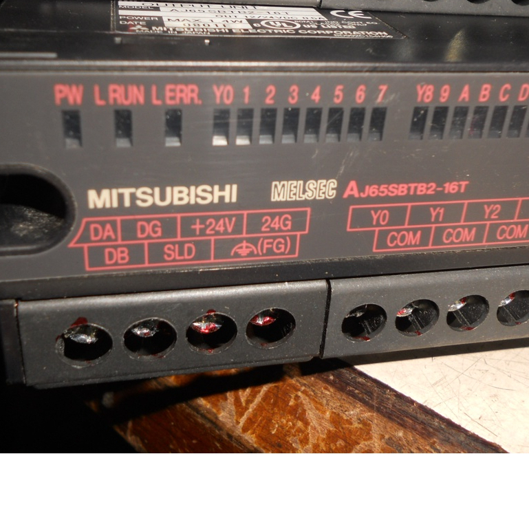 日本三菱PLC AJ65SBTB2-16T AJ65SBTB2N-16R CC-Link小型遠程I/O 端子台