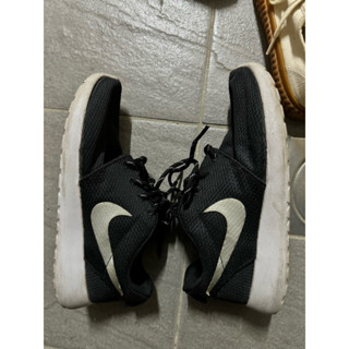 Triple black hot sale roshe run