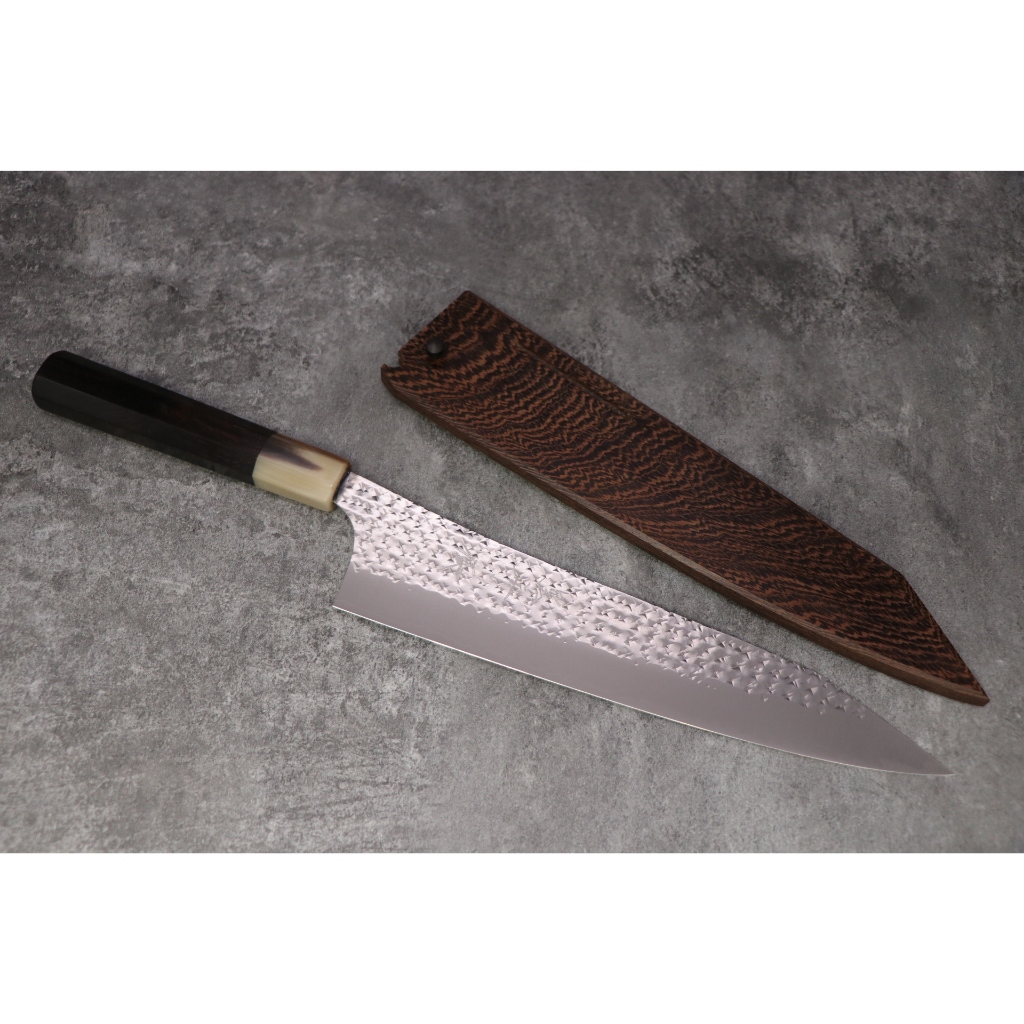 黒崎優 牛刀 24cm 閃光 風神 『未使用品』 黒崎優 「閃光・鋭」牛刀 包丁 240mm 拭き漆樫柄 – HAGAKURE