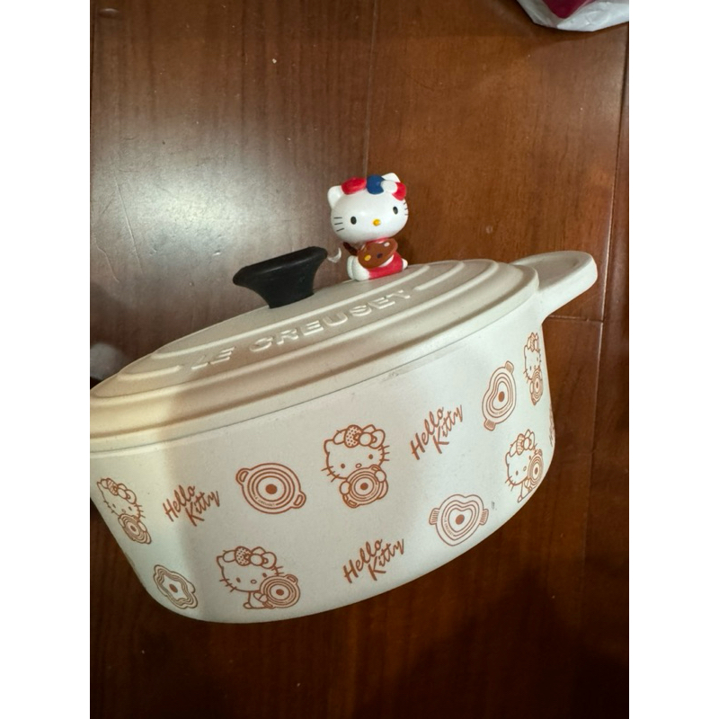 閒置物品 711 le creuset hello kitty 鑄鐵鍋造型竹纖維容器 蝦皮購物