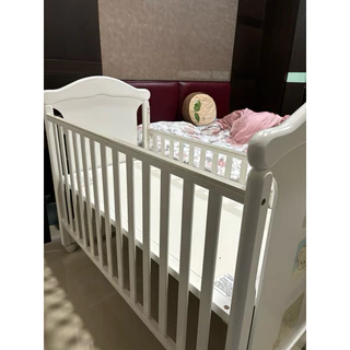 嬰兒床二手近九成新+寶寶監視器