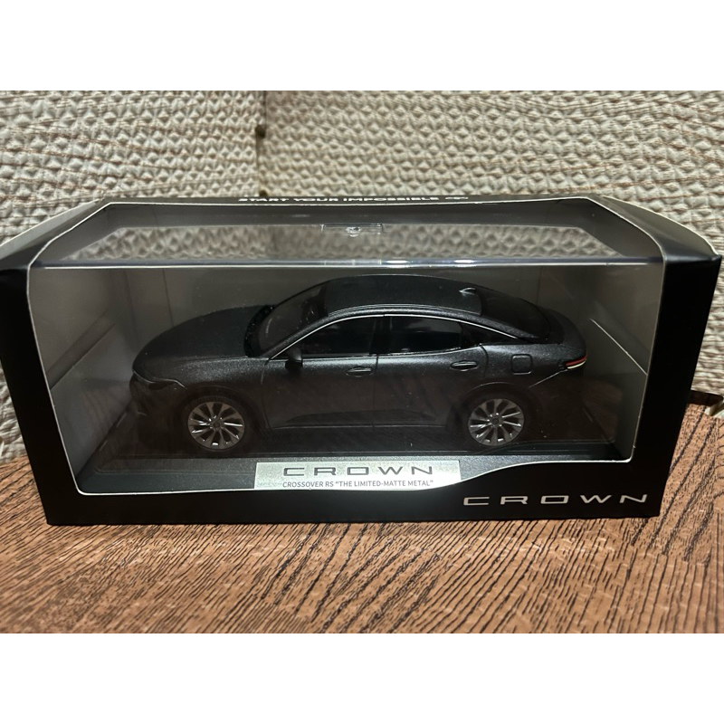皇冠家族TOYOTA CROWN crossover sedan sport 1/30 多色日規原廠