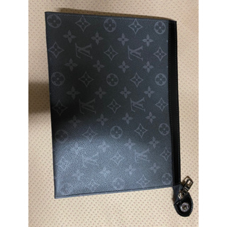 To-Go Pochette Monogram Shadow - Travel M81570