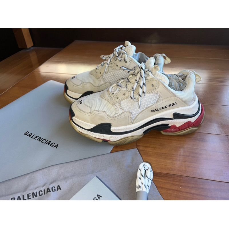 Triple s hot sale white balenciaga