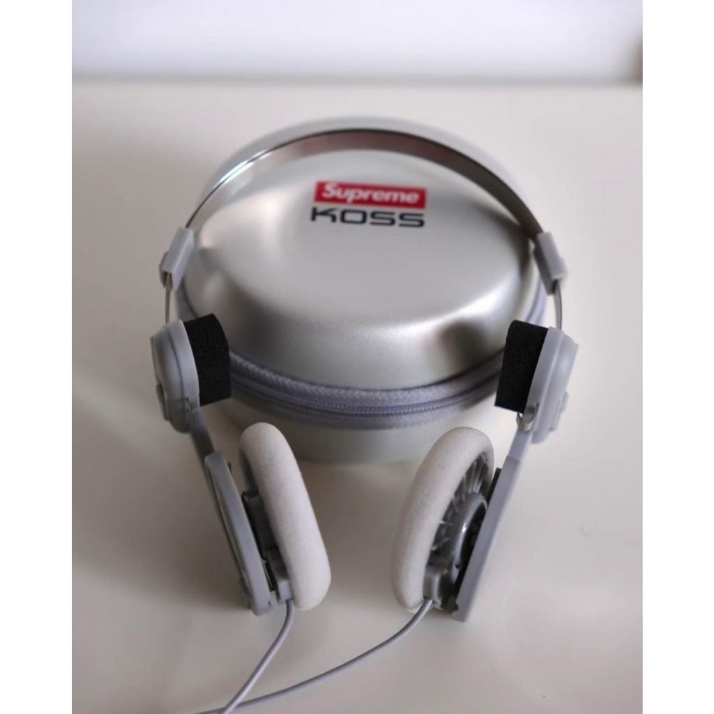 米菲美國* Supreme x Koss Portapro Headphones 耳機| 蝦皮購物 米菲美國* Supreme x Koss Portapro Headphones 耳機| 蝦皮購物