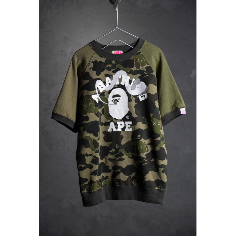 A Bathing Ape BAPE x KAWS Bendy 1st Camo Short Sweatshirt | 蝦皮購物