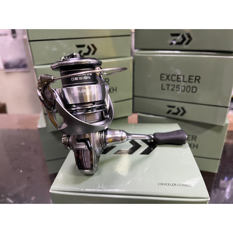 迷你釣具☆DAIWA＜ 23 EXCELER LT 紡車捲線器＞旋入式手把，經典、高CP值、親民！路亞紡車輪