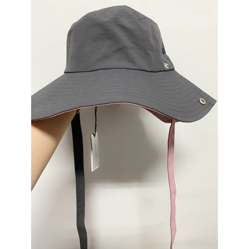 全新 MOMA 遮陽帽 帽子 灰粉配色 | 蝦皮購物