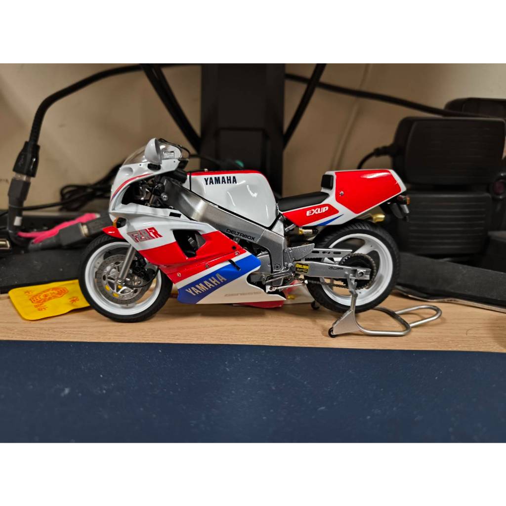 阿彰完成品] 已售出TAMIYA 田宮1/12 14058 YAMAHA FZR750R OW01 | 蝦皮購物