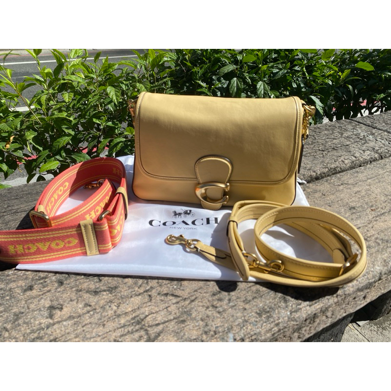 近新真品Coach A2222-C9804鵝黃色牛皮側背肩背斜背包 | 蝦皮購物