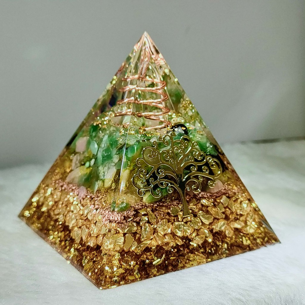 LinaCollections | CA86556冰陽綠馬鞍翡翠尺寸：16.4x8.6x3mm