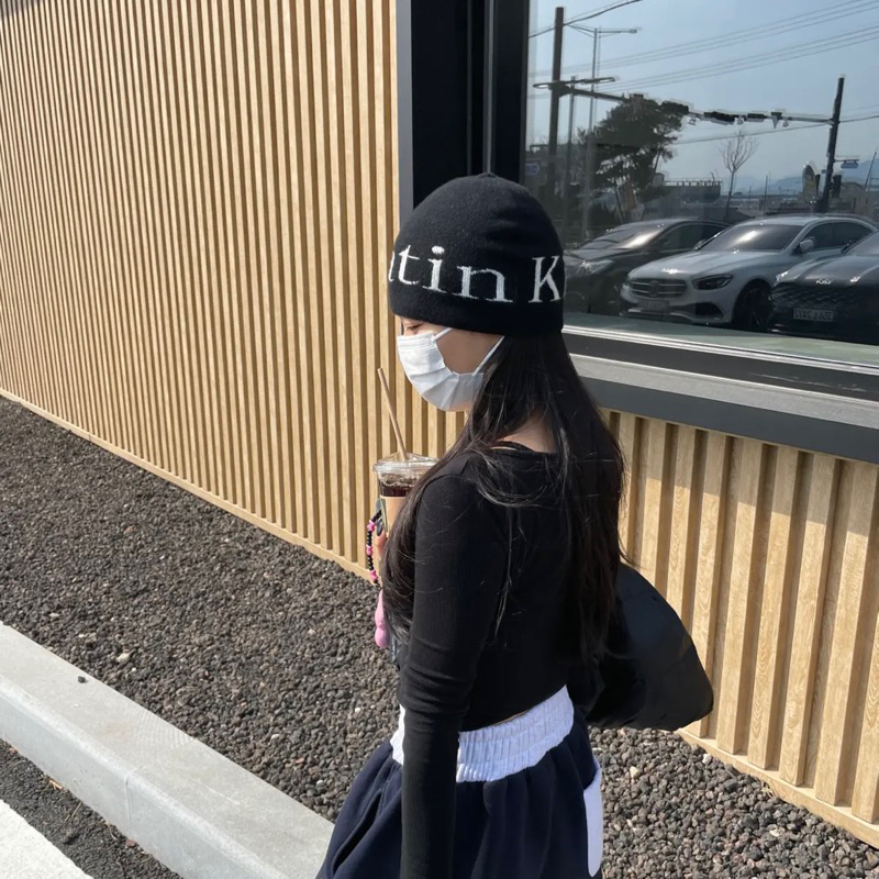 帽子 MATIN KIM LOGO JACQUARD SHORT BEANIE Matin Kim Logo Jacquard Short Beanie Black - SS25 - US