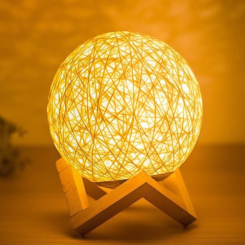 現貨《居家用品』北歐風藤球小夜燈♥ 木架藤球燈床頭燈創意浪漫 現貨《居家用品』北歐風藤球小夜燈♥ 木架藤球燈床頭燈創意浪漫