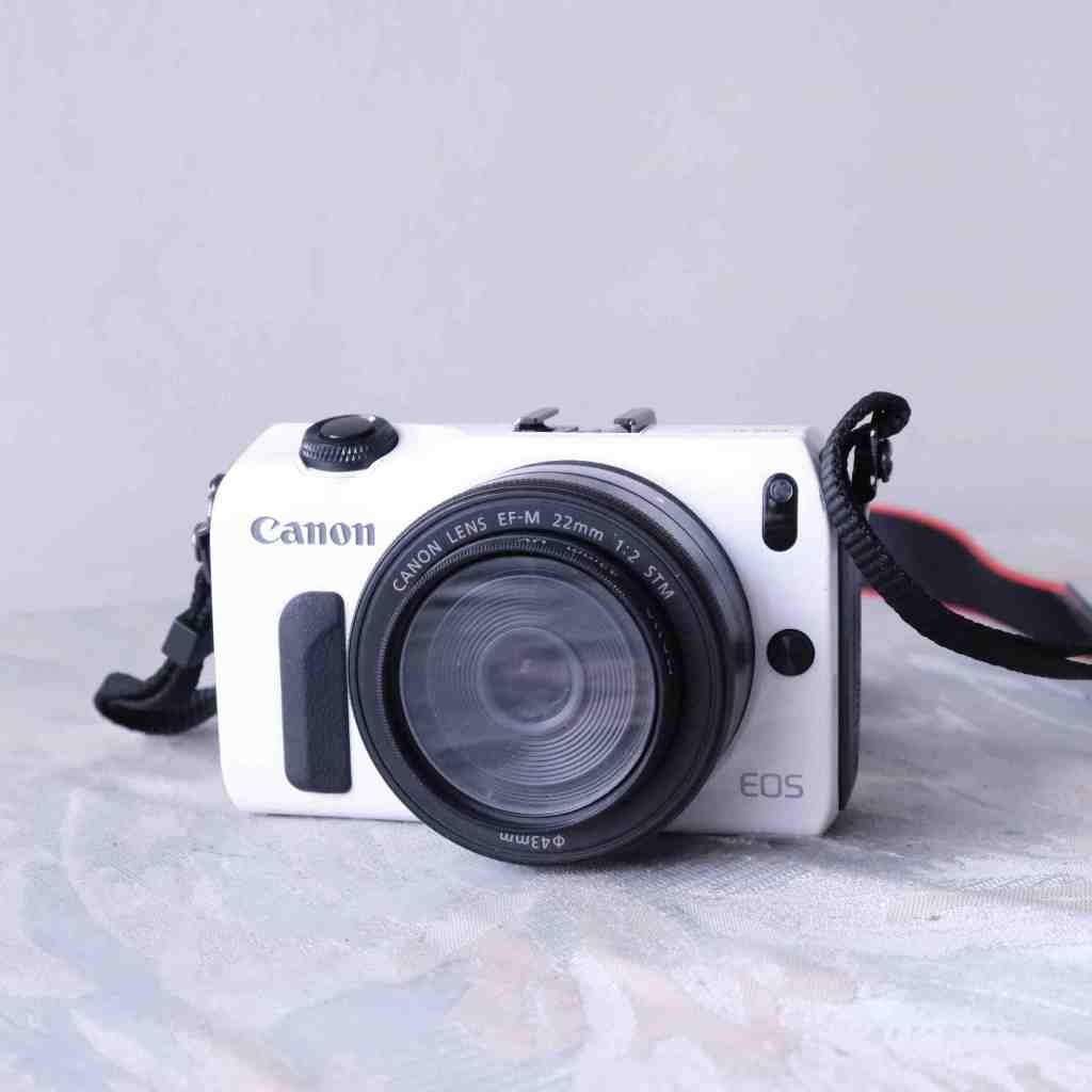 Canon eos m 初代 附一顆鏡頭 早期 CMOS 數位相機(金屬材質 迷你 微單眼