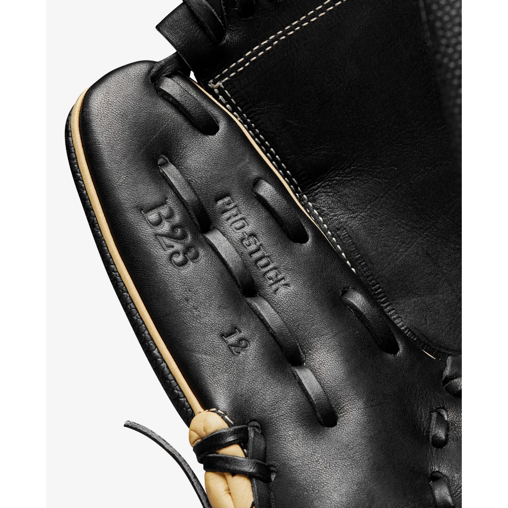 Amazon.com: WILSON A2K D33 11.6 英吋(約29.8 公分)投手棒球手套- 右手投擲: 運動和戶外活動